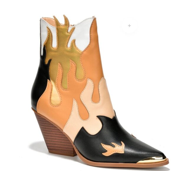 NWOT Cape Robbin Dumpa in Black Short Boots with Gold Fire Design - Boot Scootin - Picture 4 of 9